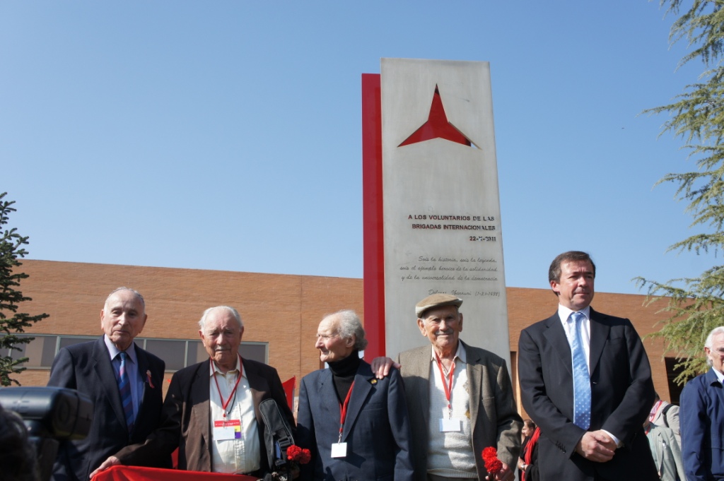 David LOMON, brigadiste britannique,  Joseph ALMUDEVER Brigadiste fran&ccedil;ais ,  Eric ELLMAN, brigadiste Estonien,  Vincent ALMUDEVER( fr&egrave;re de Joseph) ancien combattant de l&rsquo;arm&eacute;e r&eacute;publicaine, Jose CARILLO, recteur de l'universit&eacute;